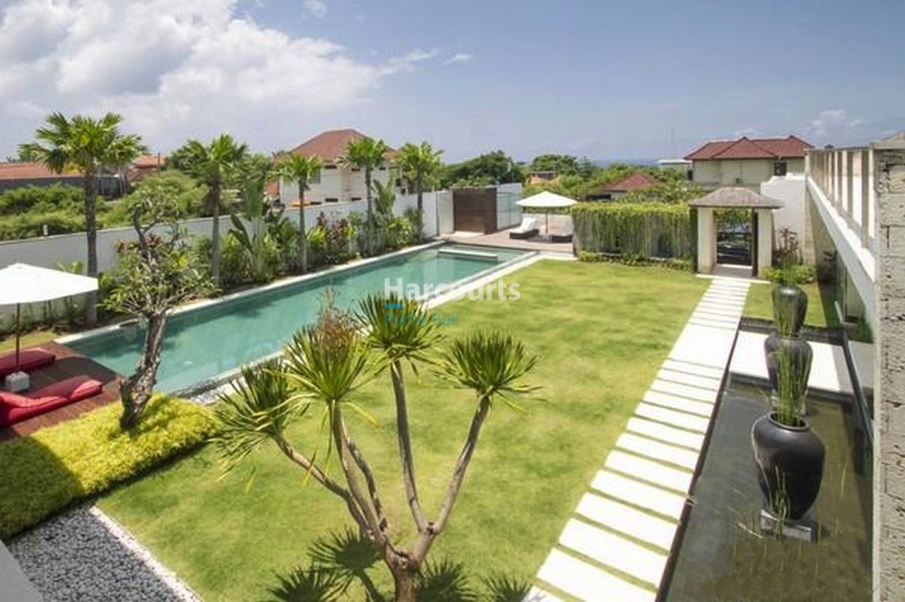 This Beautiful Bedroom Freehold Holiday Rental