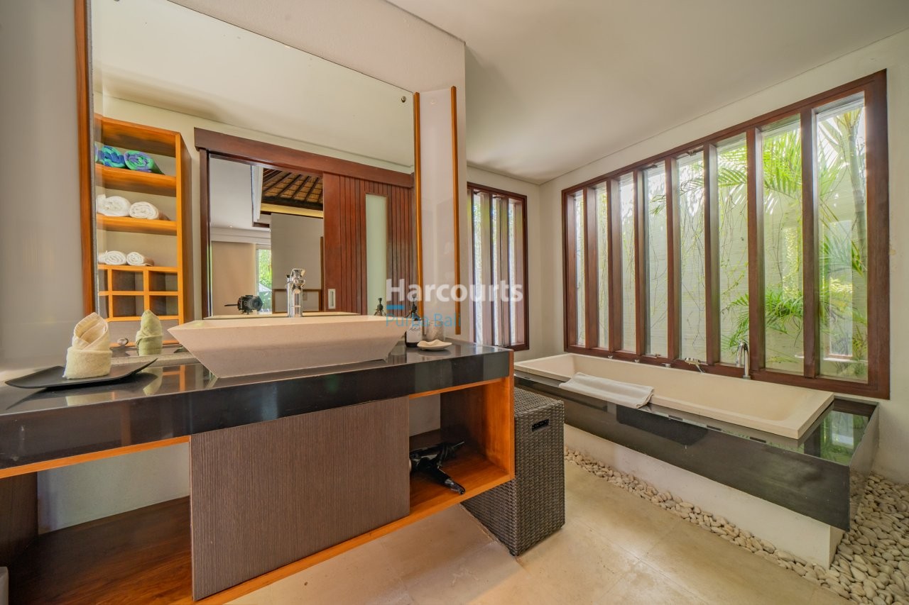 This Freehold Villa Presents Tropical Modern