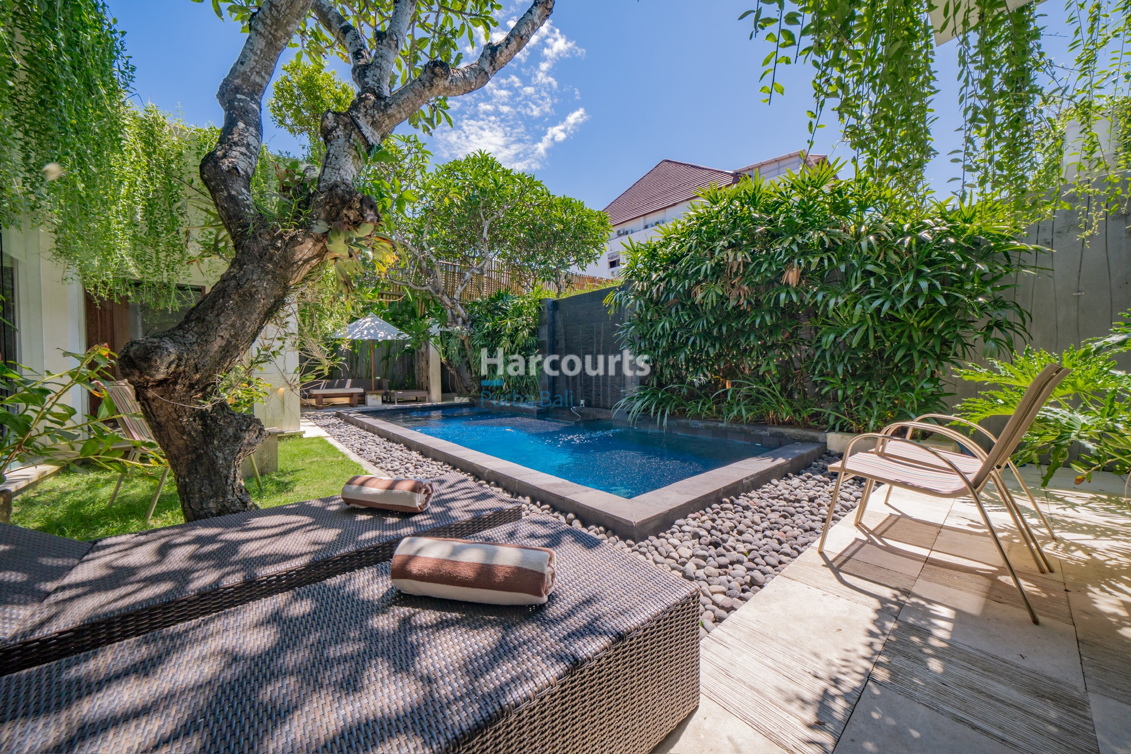This Freehold Villa Presents Tropical Modern1