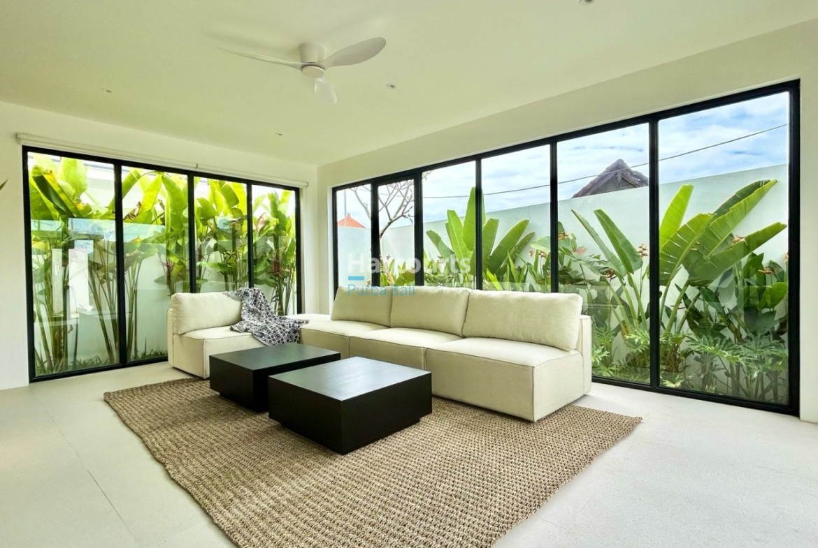 Nestled Sought After Residential Enclave Luxury Living 1