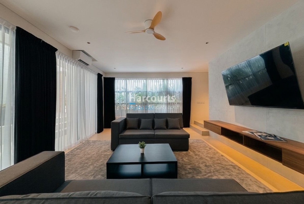 Situated Heart Umalas Along Swimming Pool
