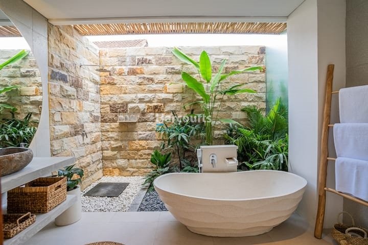 Situated Peaceful Residential Pocket Freehold Ownership 1