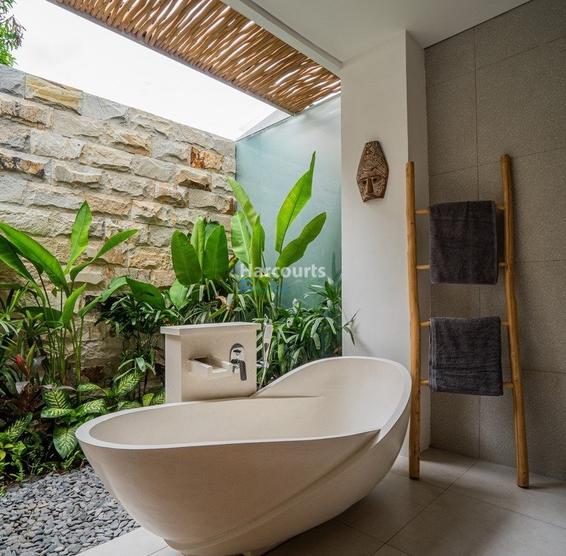 Situated Peaceful Residential Pocket Leasehold Opportunity