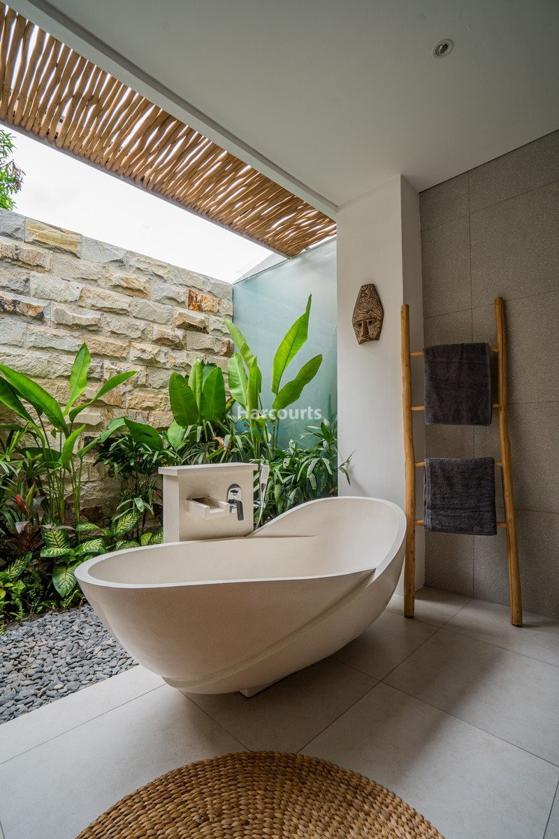 Situated Peaceful Residential Pocket Leasehold Opportunity