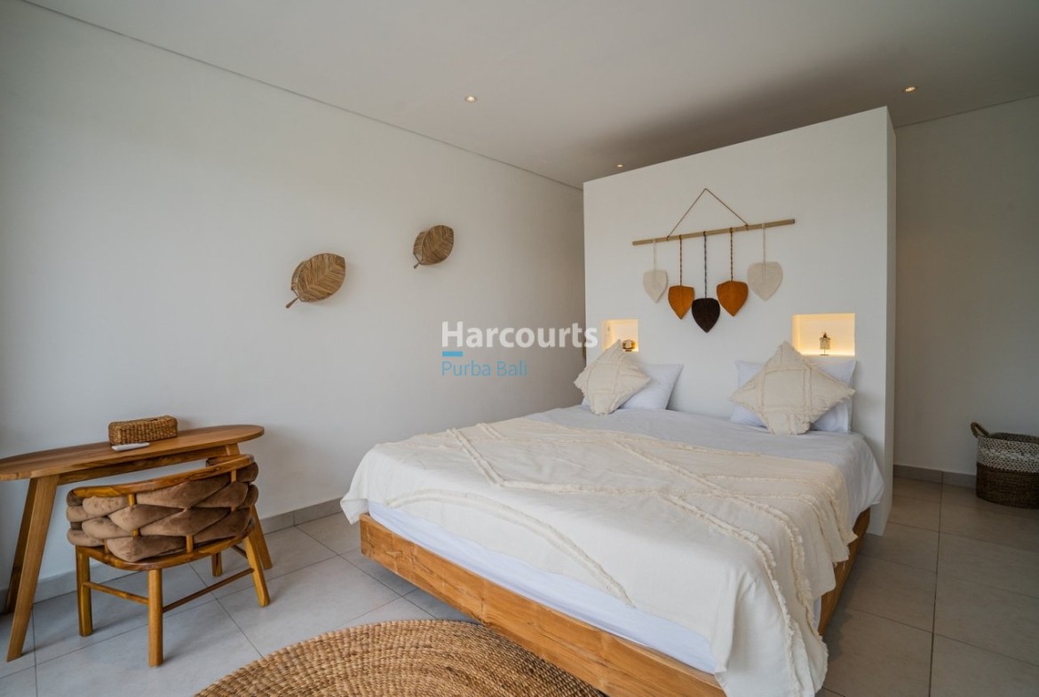 Situated Peaceful Residential Pocket Ocean Breeze