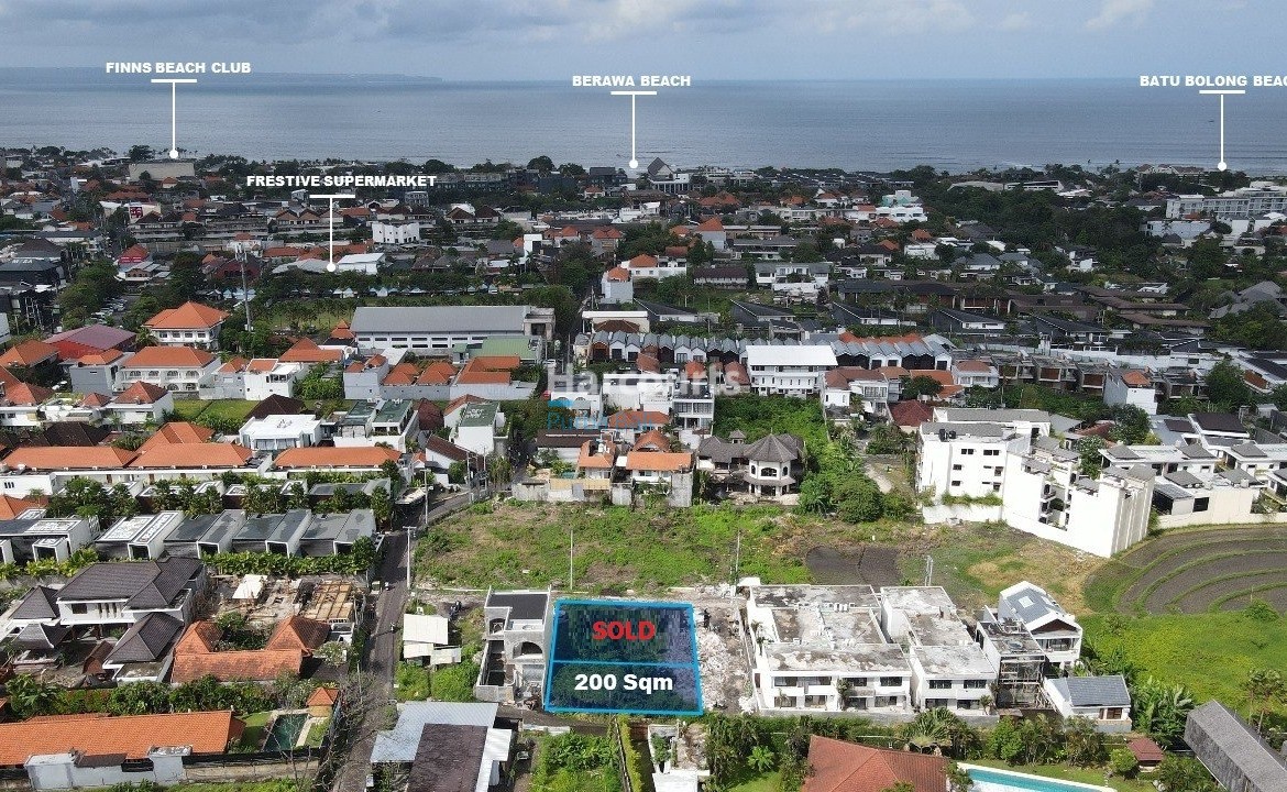 This Sqm Rectangular Plot Luxury Living