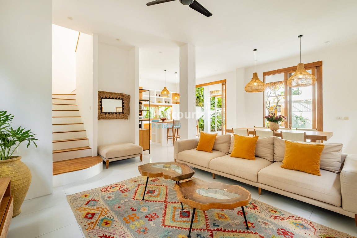 finished-shaded-lounge-expansive-luxury-living