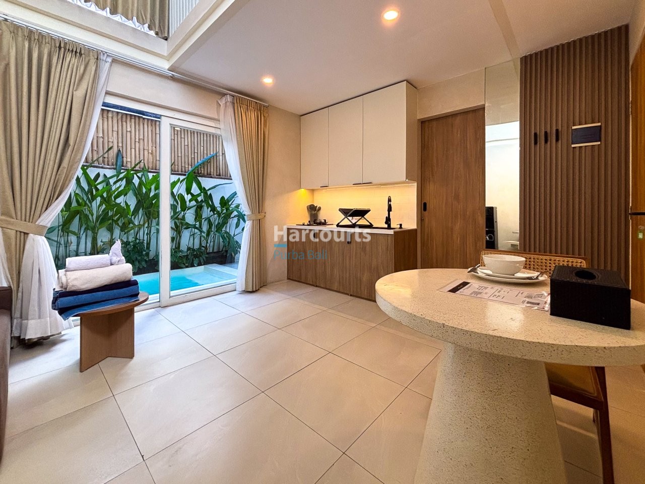 Discover Stylish Tropical Retreat Leasehold Opportunity