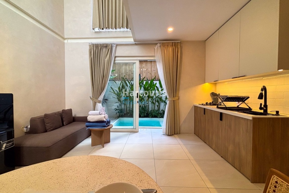 Discover Stylish Tropical Retreat Ocean Breeze