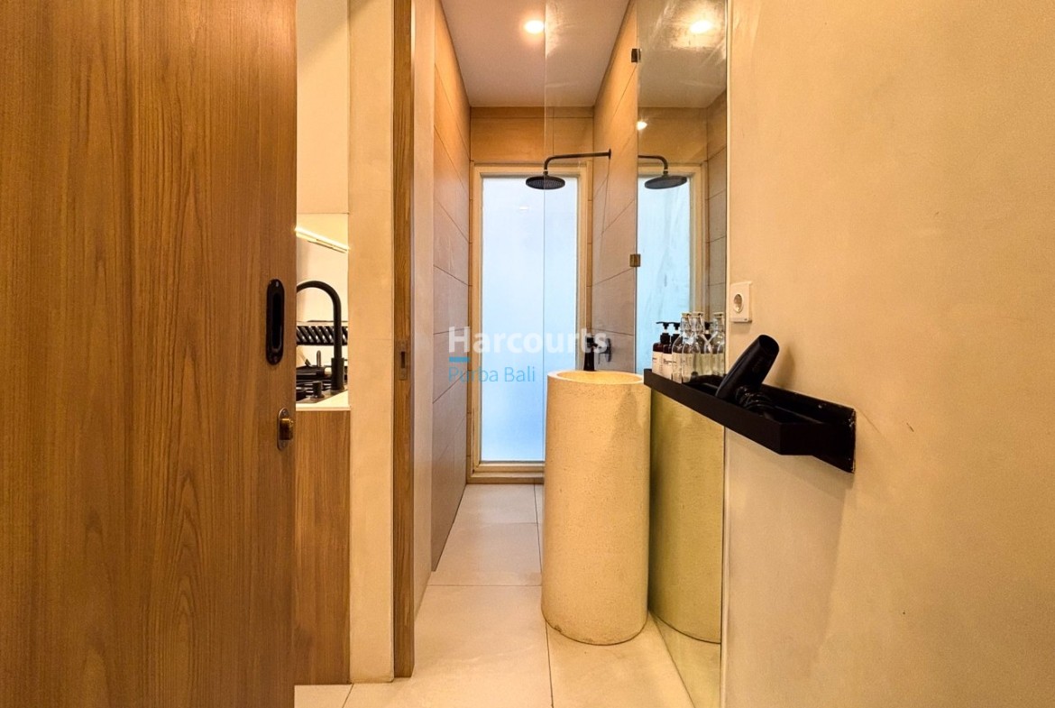 Discover Stylish Tropical Retreat Property Investment 1