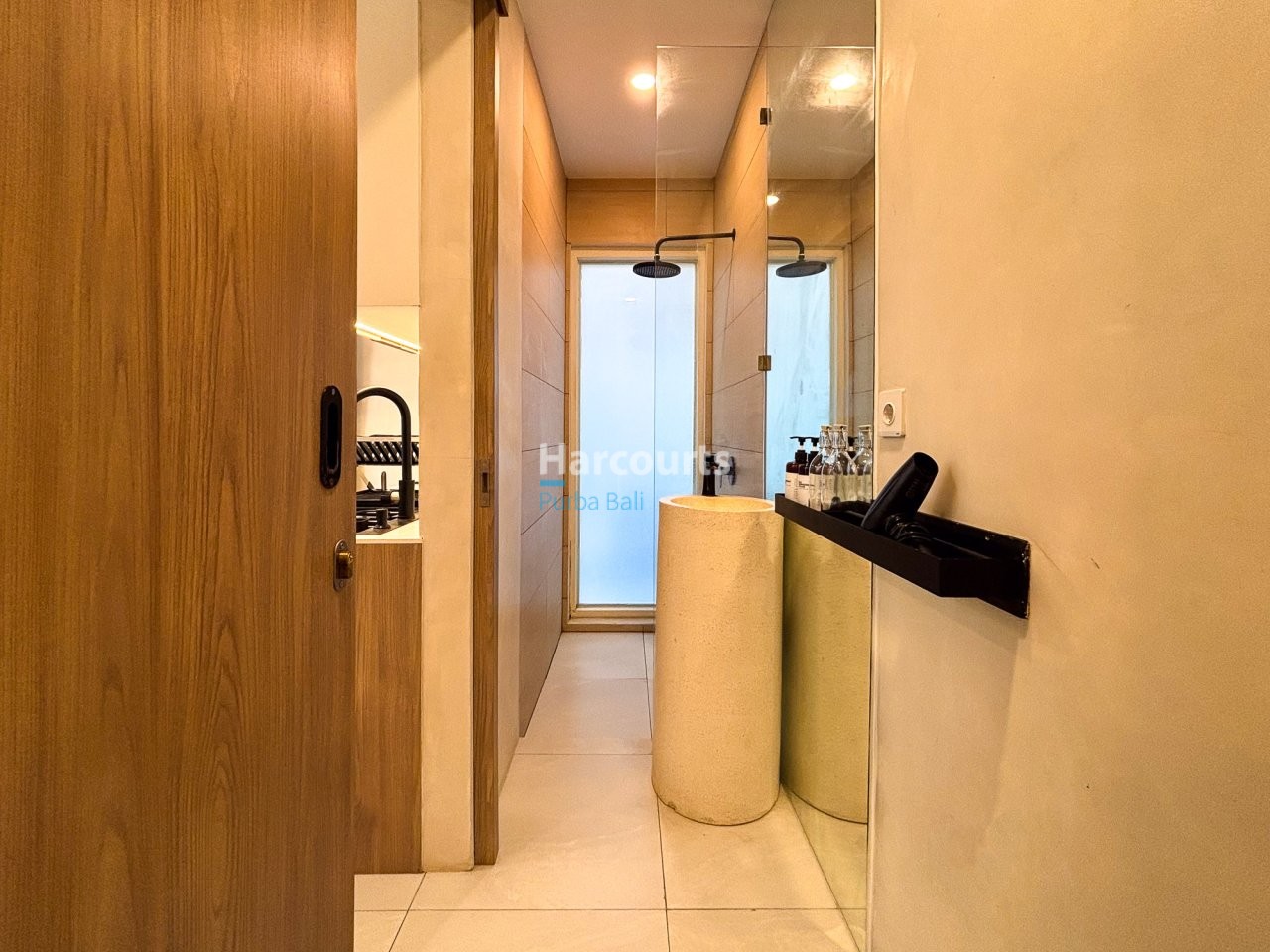 Discover Stylish Tropical Retreat Property Investment 1