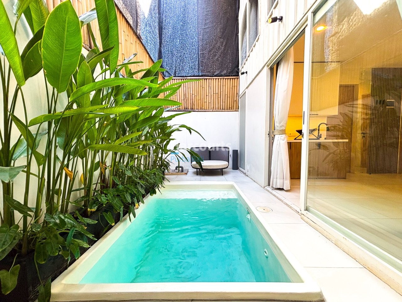 Discover Stylish Tropical Retreat Tropical Modern