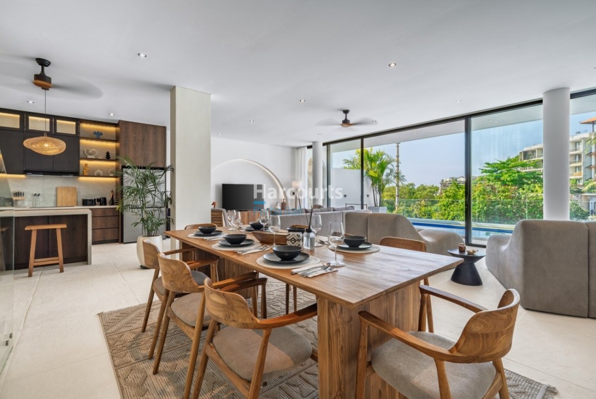 Experience Contemporary Tropical Living Swimming Pool