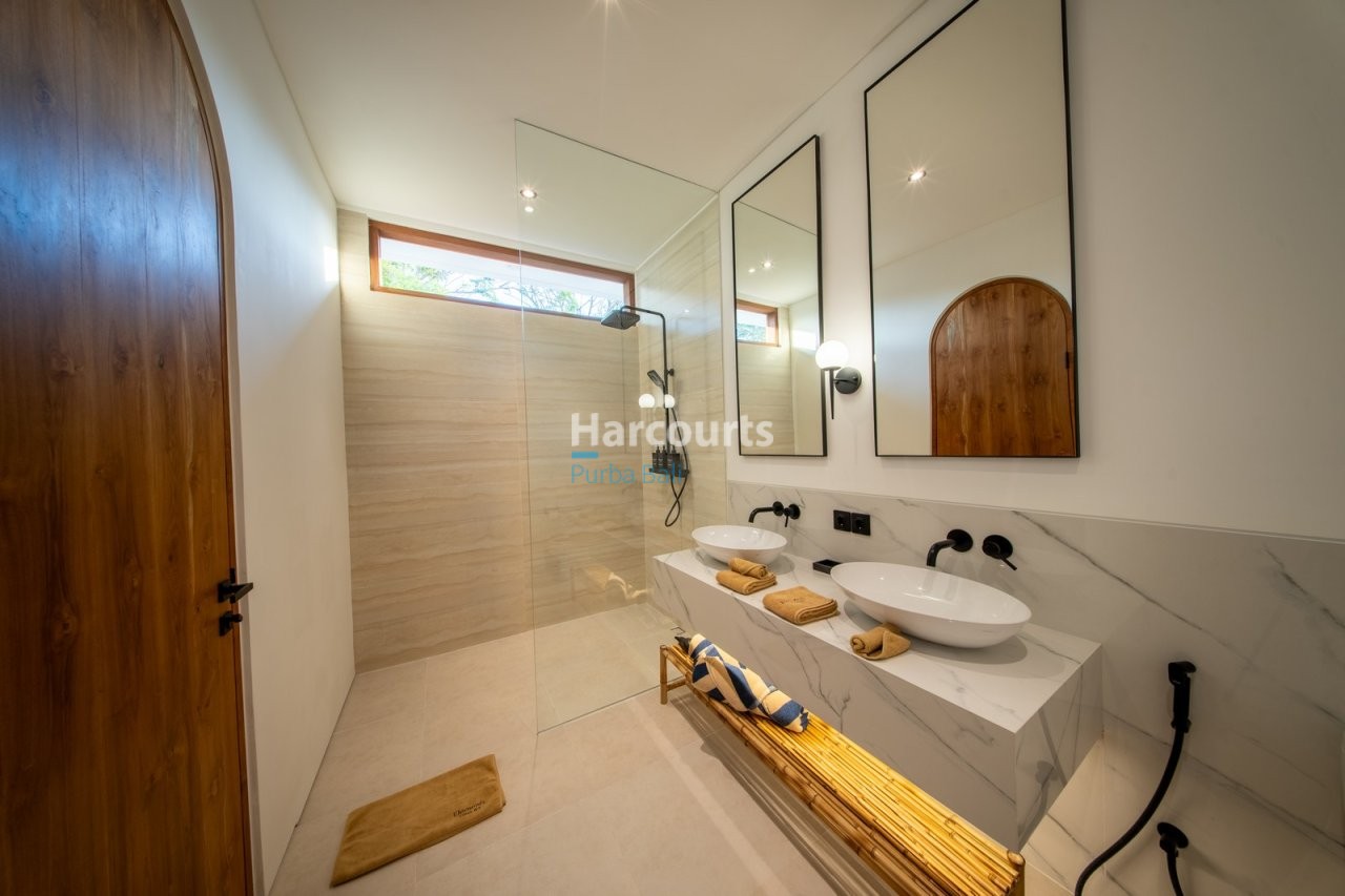 Positioned Prime Location Between Freehold Ownership