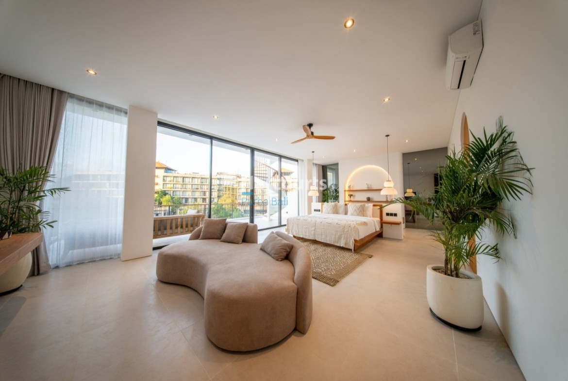 Positioned Prime Location Between Leasehold Opportunity