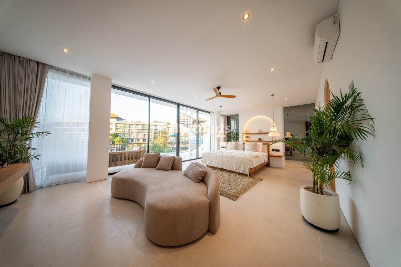 Positioned Prime Location Between Leasehold Opportunity