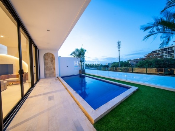 Positioned Prime Location Between Ocean Breeze
