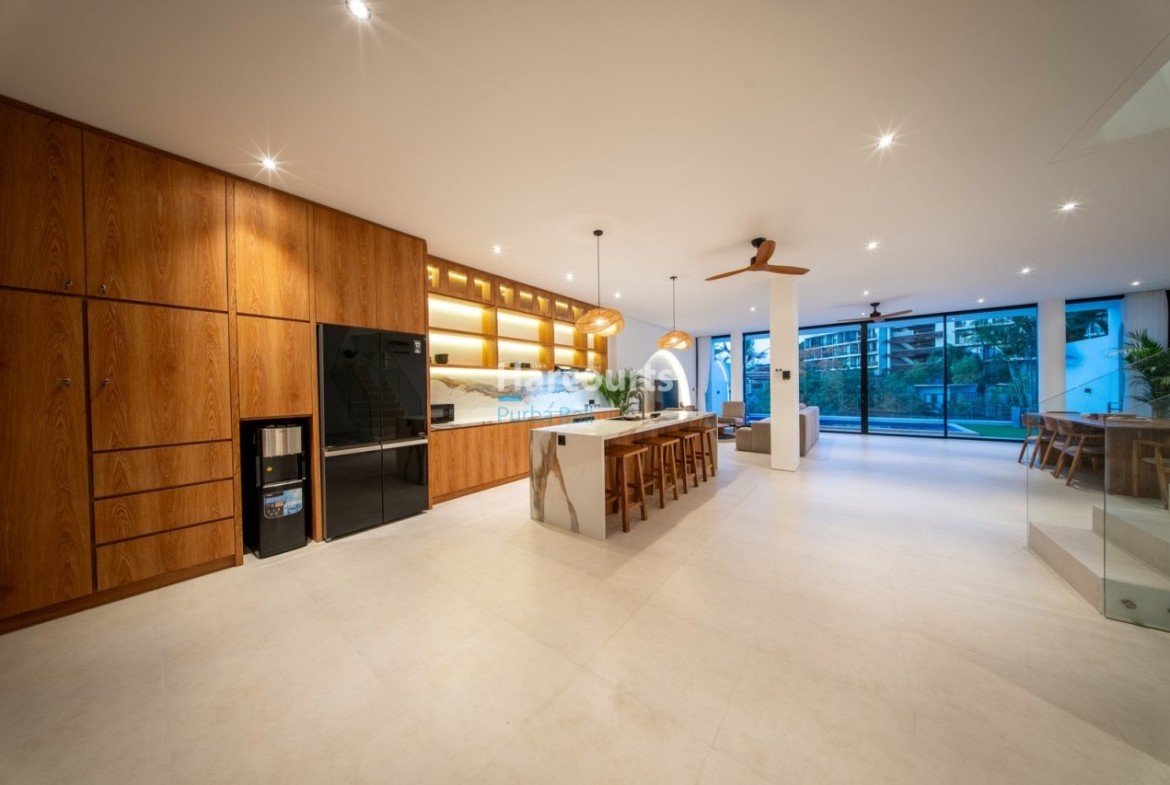 Positioned Prime Location Between Ricefield View