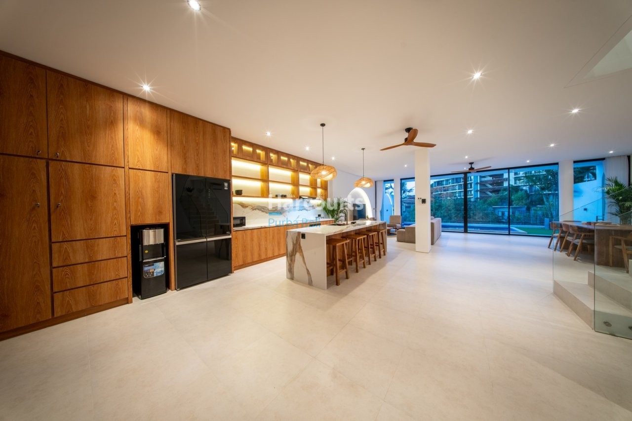 Positioned Prime Location Between Ricefield View
