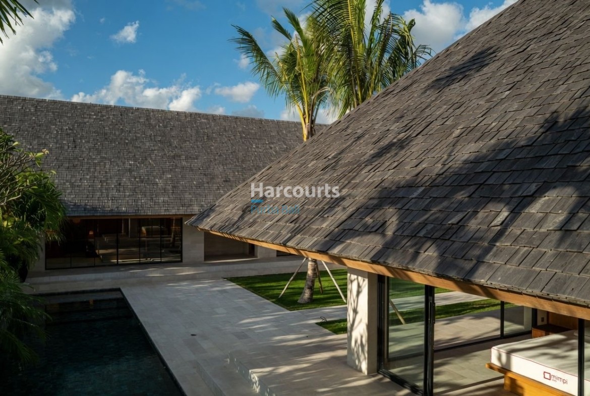 Ready Immediate Occupancy Breathtaking Swimming Pool