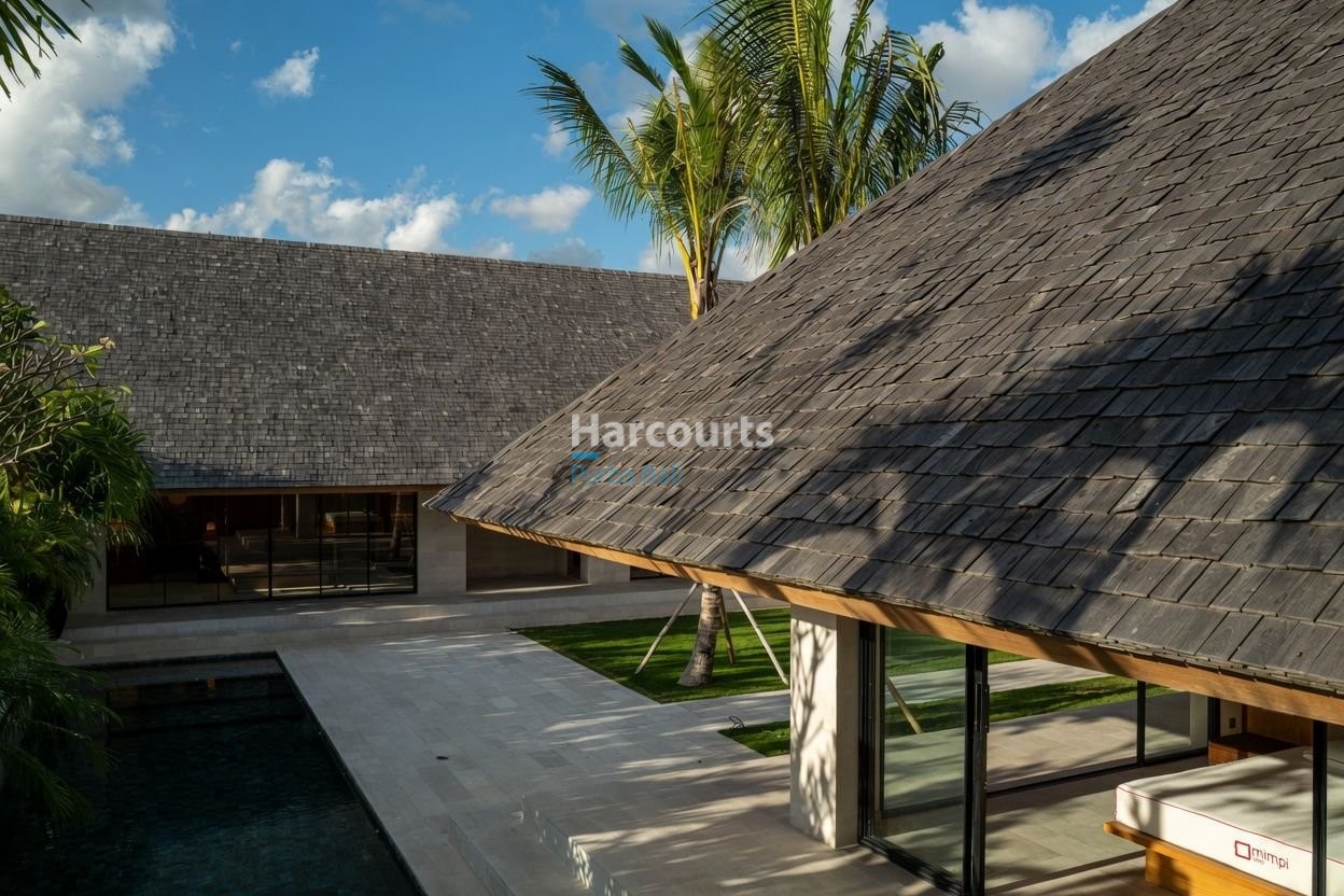 Ready Immediate Occupancy Breathtaking Swimming Pool