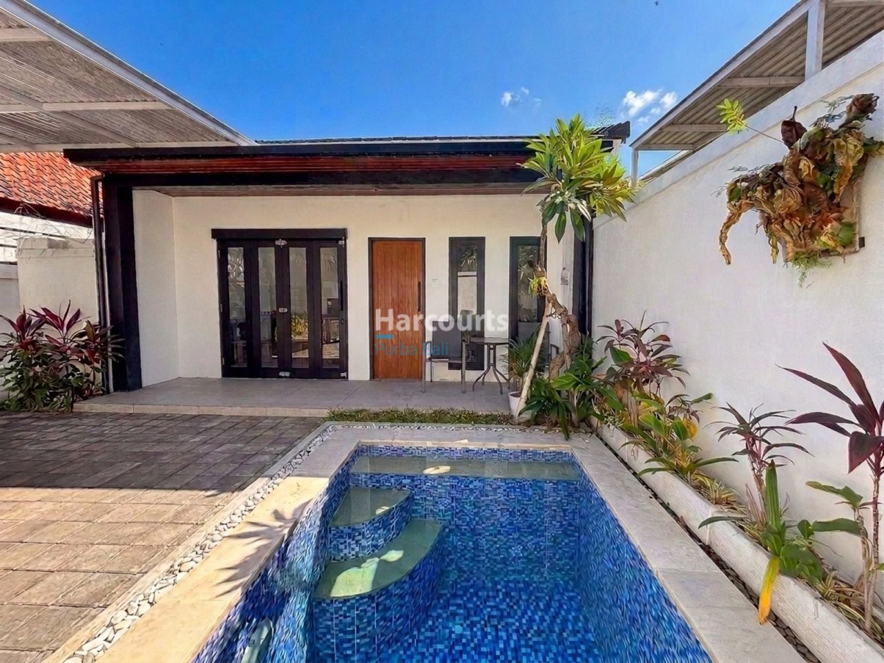 Secure Charming Leasehold Villa Swimming Pool