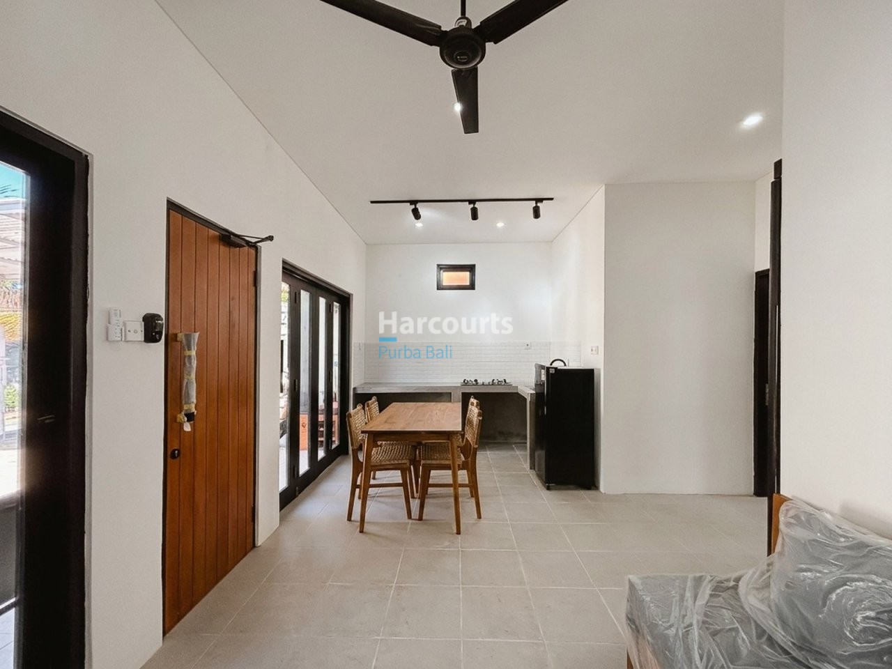 Secure Charming Leasehold Villa Tropical Modern