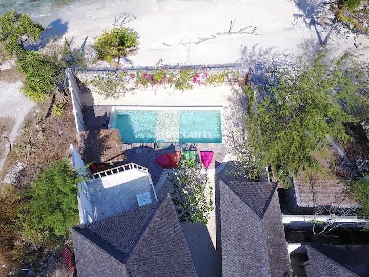 Positioned Directly Beachfront Gili Freehold Ownership