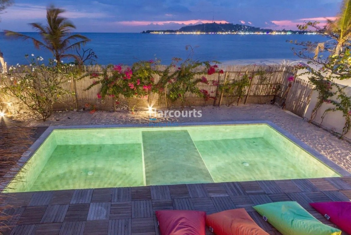 Positioned Directly Beachfront Gili Ricefield View