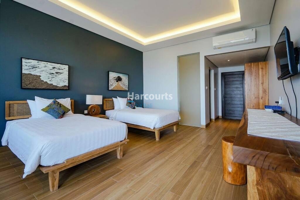 Positioned Elevated Landscape Uluwatu Ocean Breeze