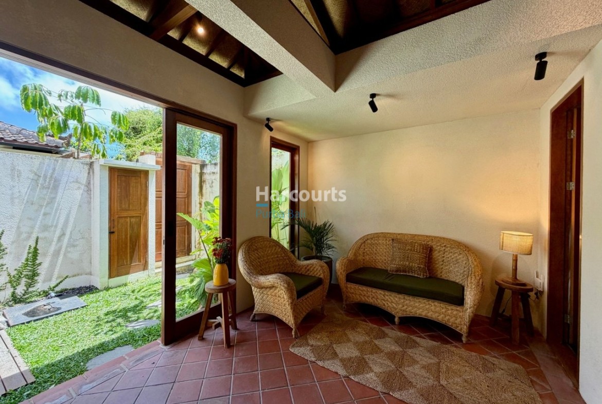 Positioned Pecatu Just Minutes Luxury Living