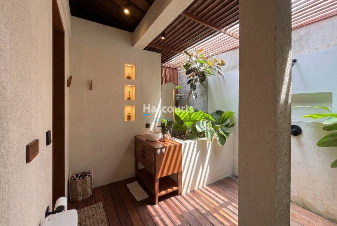 Positioned Pecatu Just Minutes Ocean Breeze