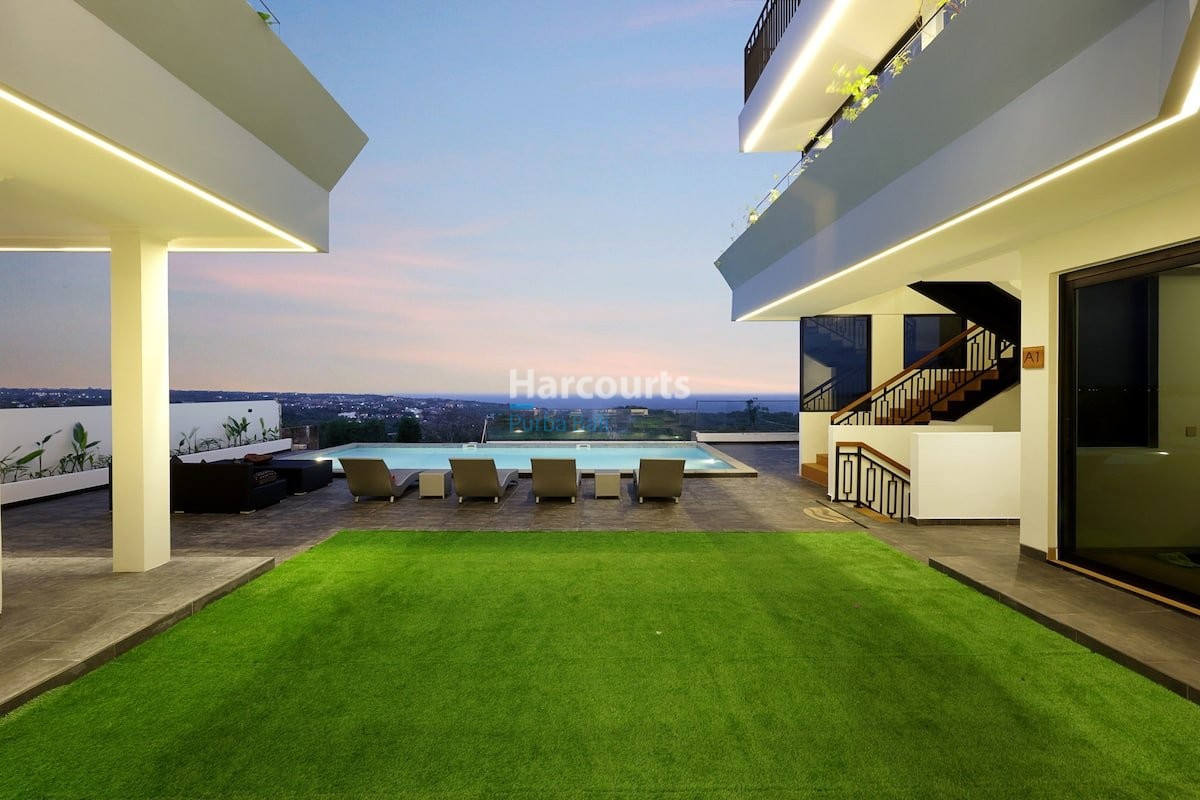 Positioned Sought After Pecatuuluwatu Area Luxury Living