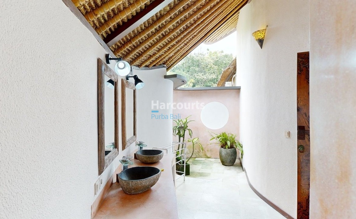 Set Across Impressive Sqm Leasehold Opportunity