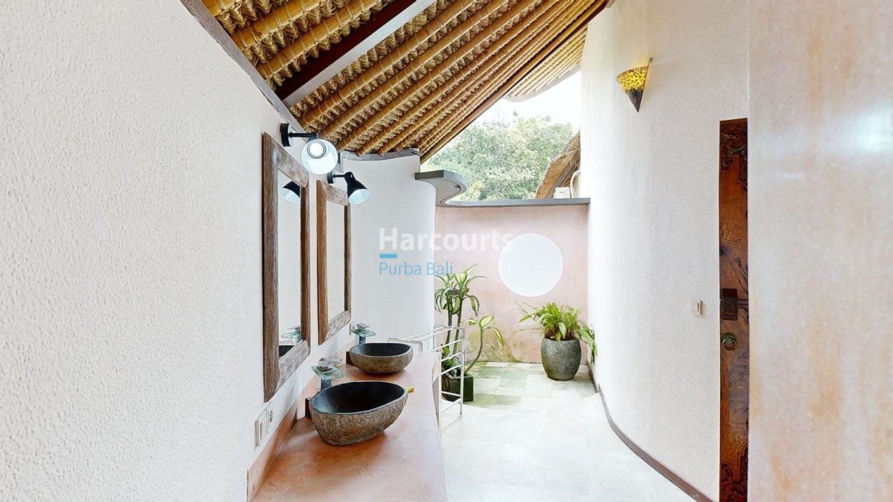 Set Across Impressive Sqm Leasehold Opportunity
