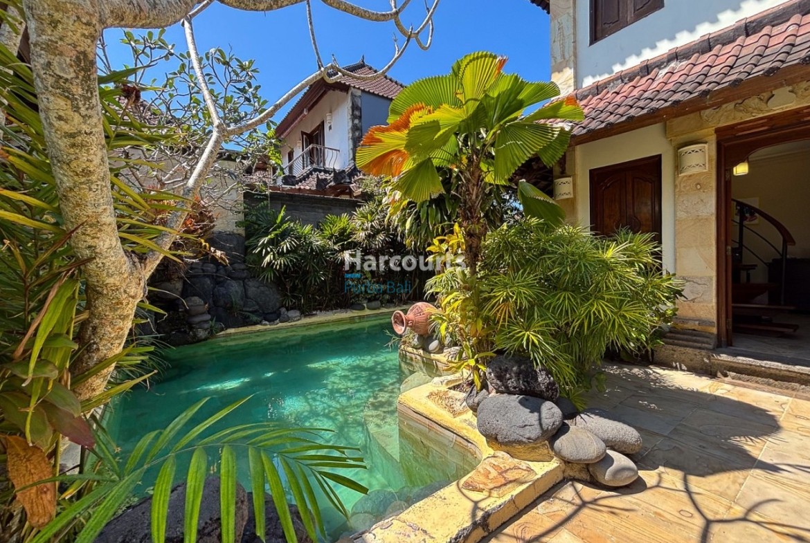 Set Along Jalan Melasti Holiday Rental