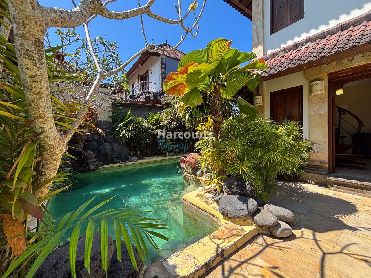 Set Along Jalan Melasti Holiday Rental