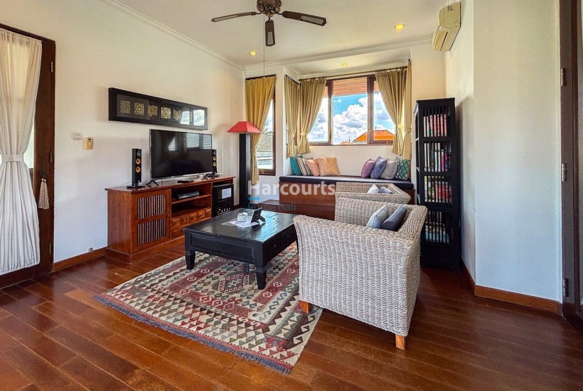 Set Desirable Cemagi This Swimming Pool 1