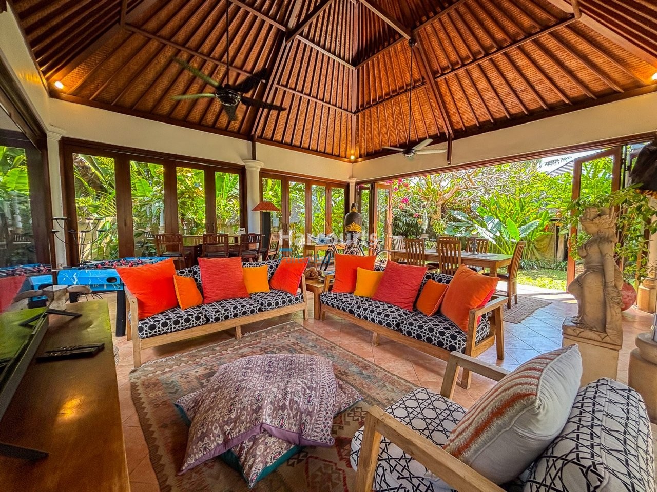 Set Desirable Cemagi This Tropical Modern