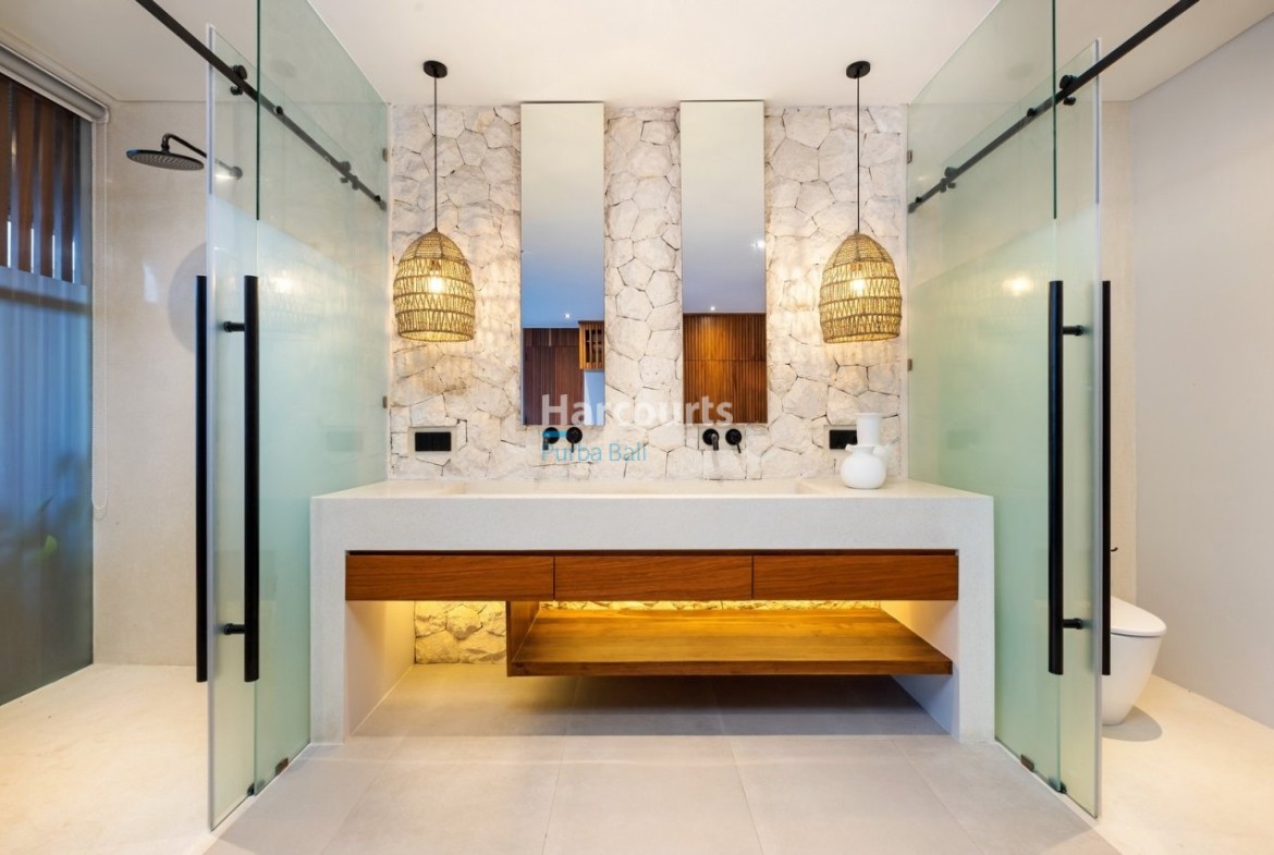 Set Within Peaceful Residential Luxury Living 1