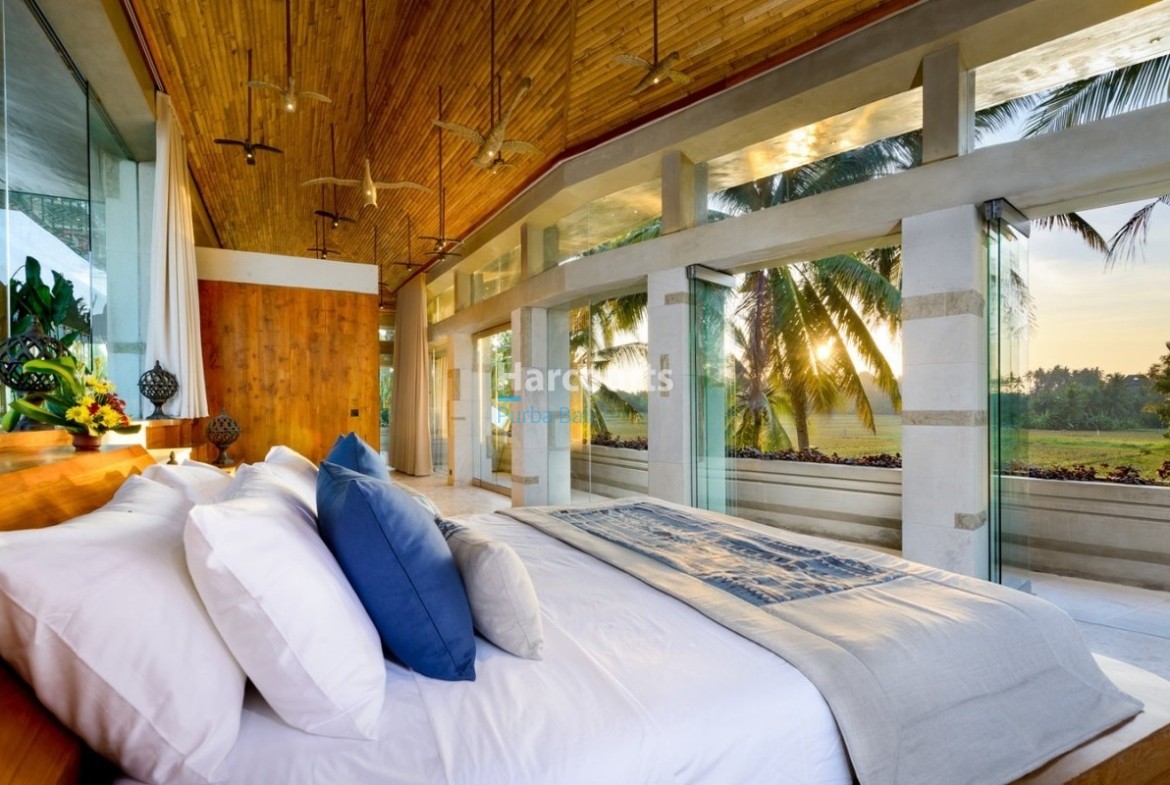 Spectacular Beachfront Freehold Villa For Sale