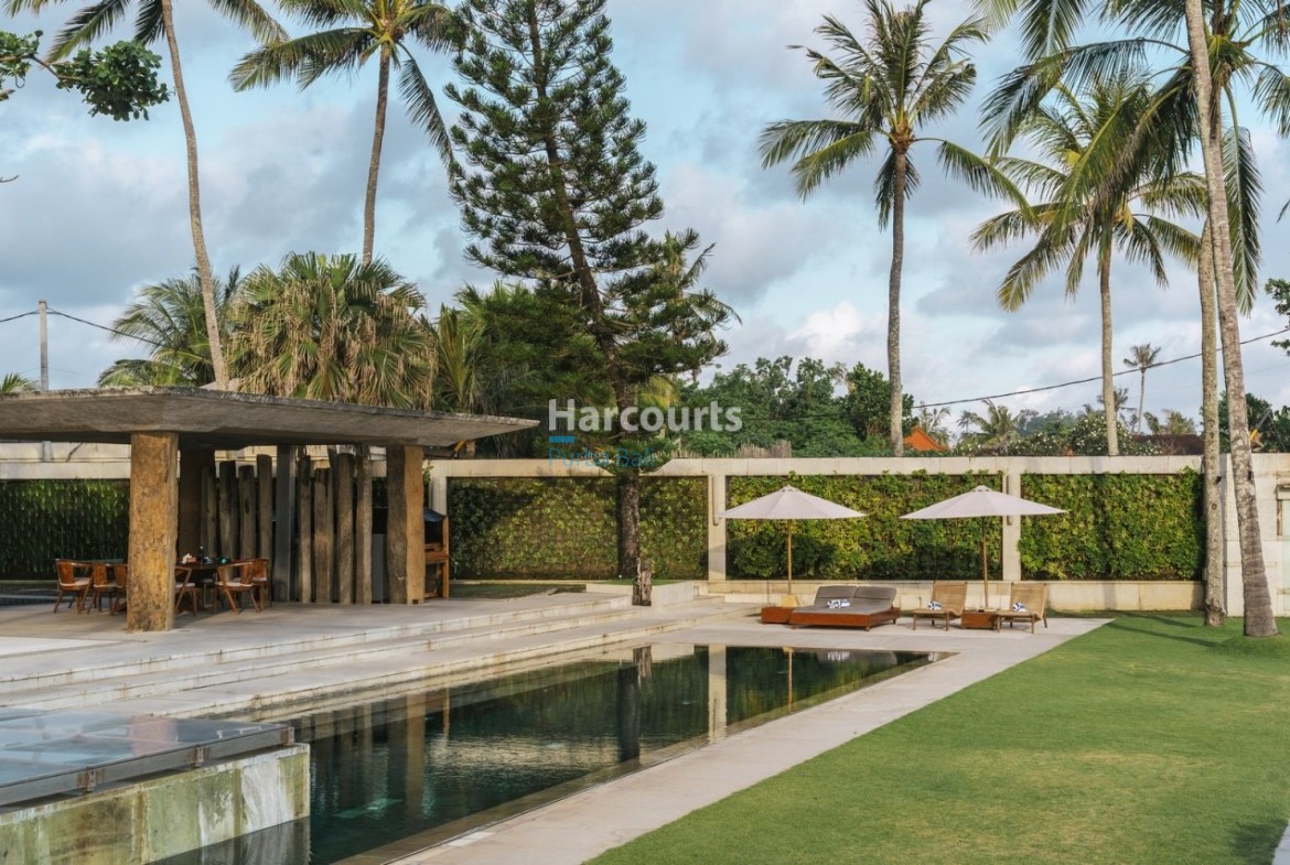 Spectacular Beachfront Freehold Villa Freehold Ownership