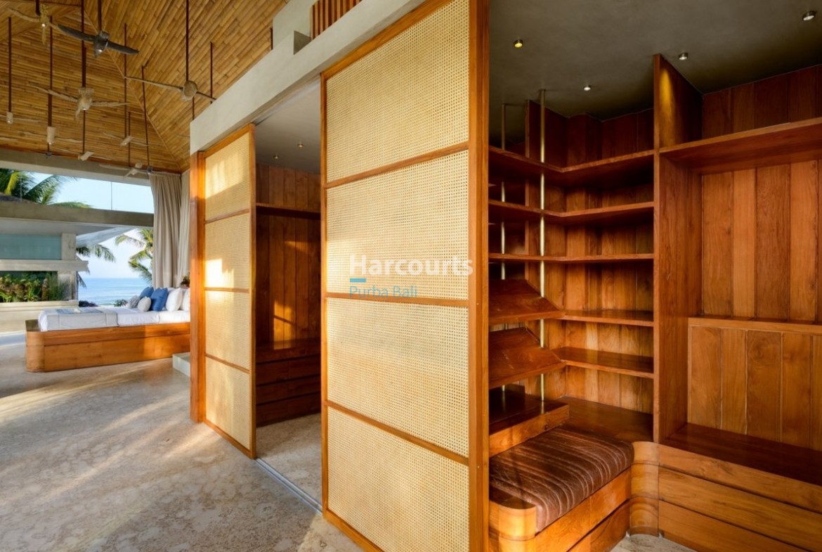 Spectacular Beachfront Freehold Villa Luxury Living