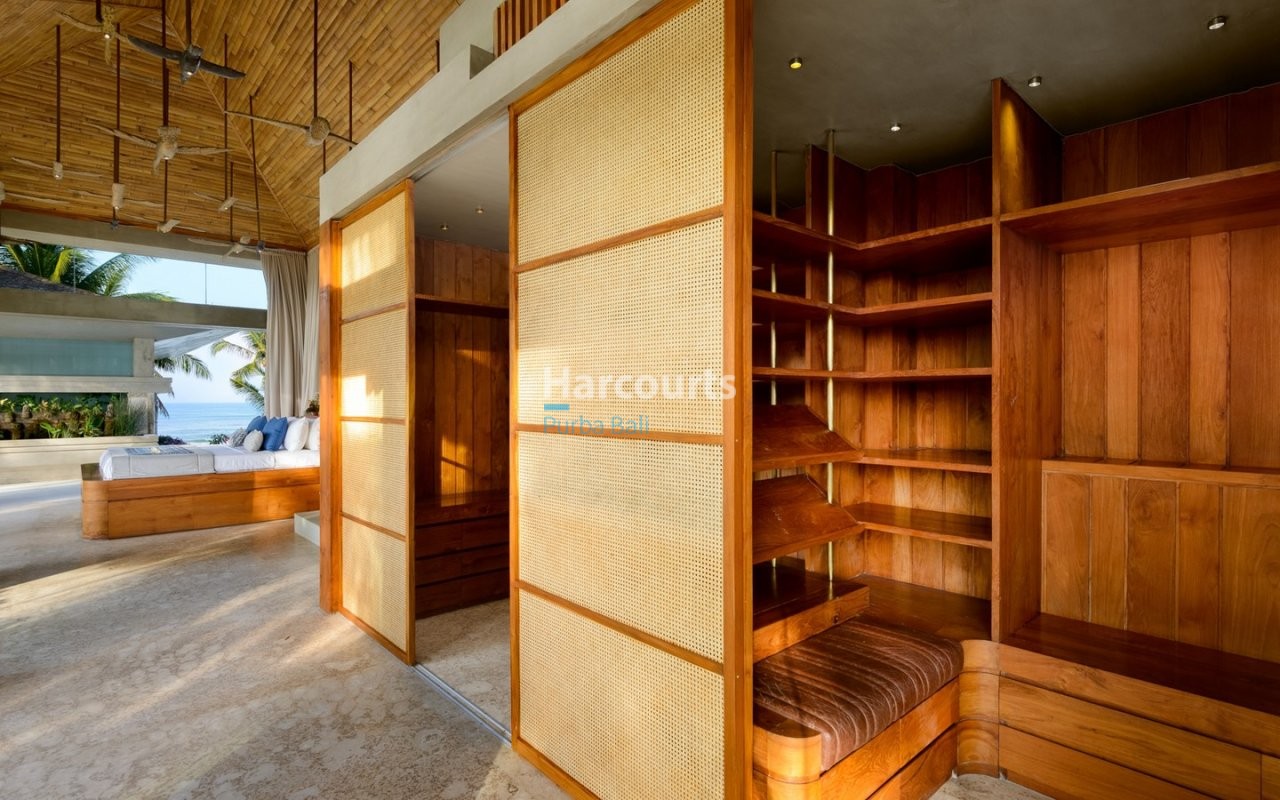 Spectacular Beachfront Freehold Villa Luxury Living