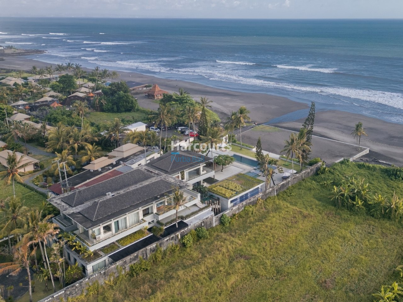 Spectacular Beachfront Freehold Villa Property Investment 1