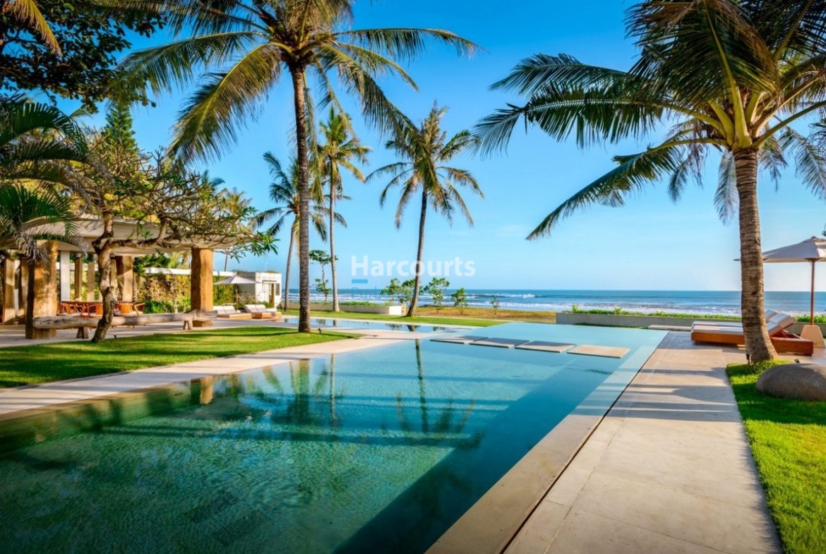 Spectacular Beachfront Freehold Villa Property Investment 1