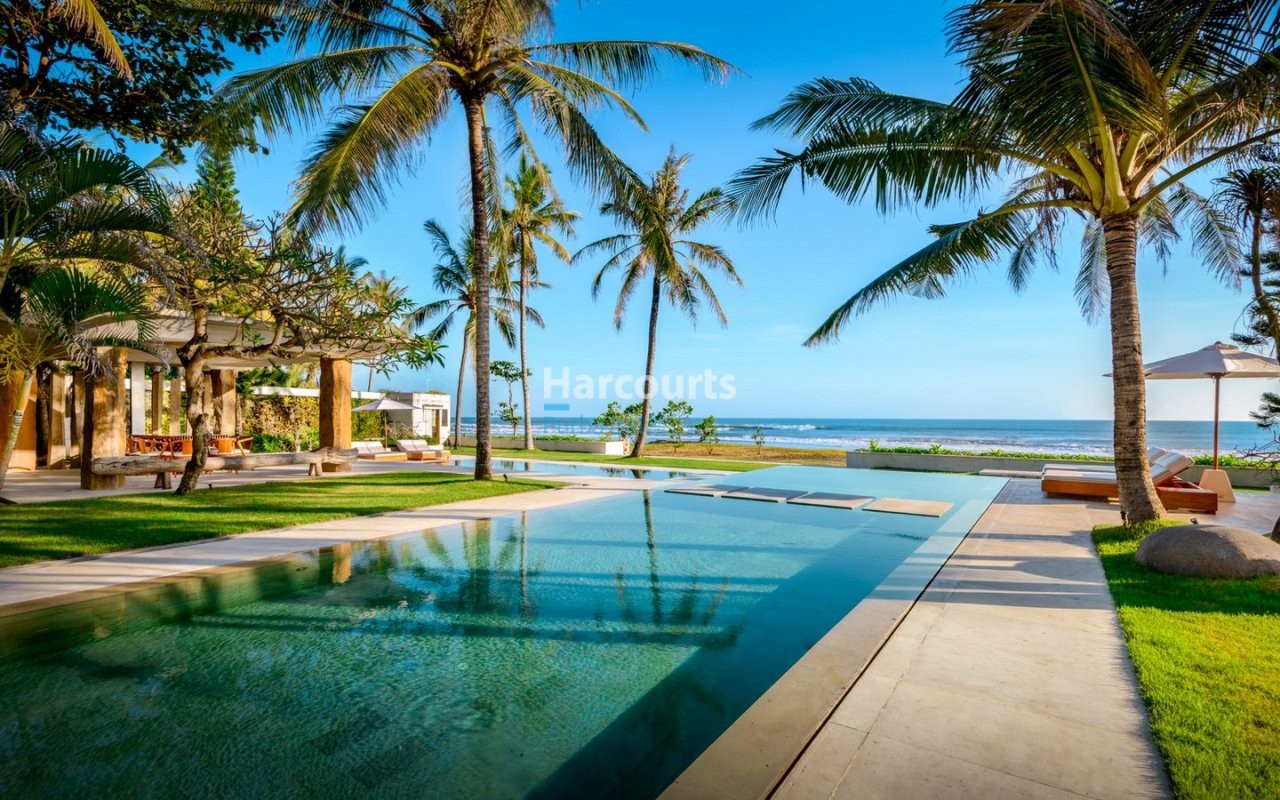 Spectacular Beachfront Freehold Villa Property Investment 1