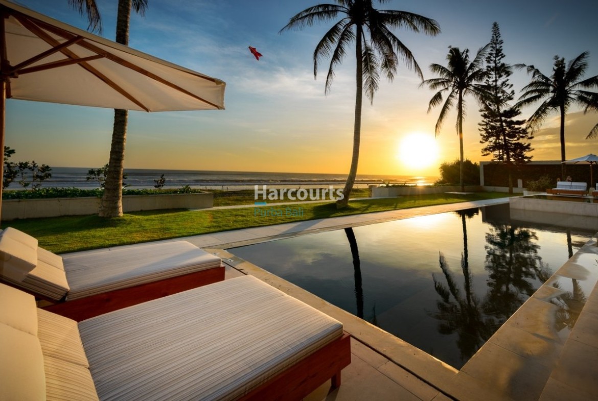 Spectacular Beachfront Freehold Villa Property Investment