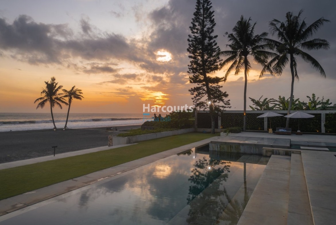 Spectacular Beachfront Freehold Villa Property Investment