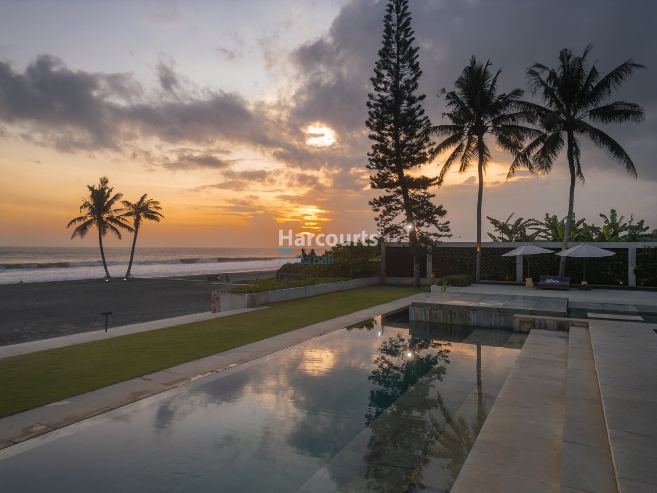 Spectacular Beachfront Freehold Villa Property Investment